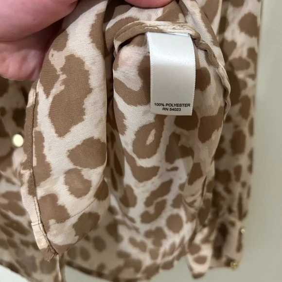 BANANA REPUBLIC | Leopard Print Button-Up Blouse - Picture 4 of 4